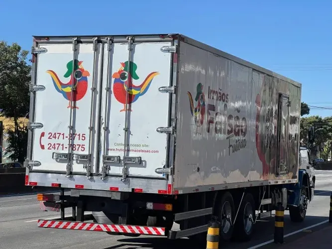 Baú Refrigerado Câmara Fria Caminhão Truck 8mts 