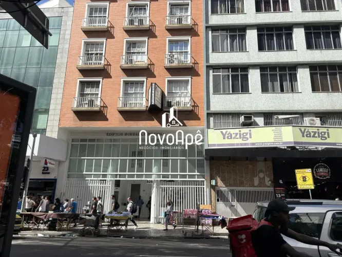 Sala comercial à venda na Rua General Roca, perto do metrô Saens Pena.