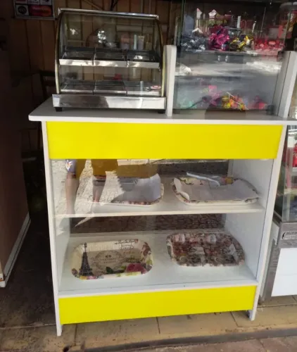 Balcão Expositor com Vitrine - MDF