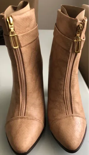 Botas femininas de cano curto bege
