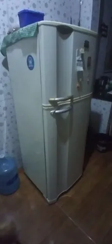 Geladeira usada com defeito 