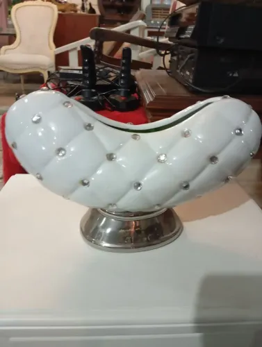 Vaso Decorativo em porcelana Branco com Pedrarias