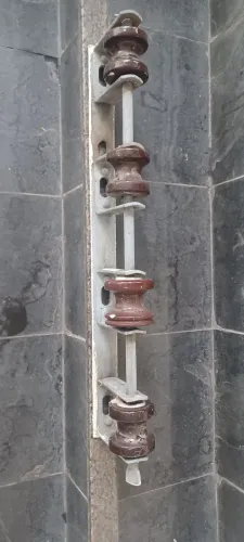 Isoladores de Porcelana para Instalação Elétrica
