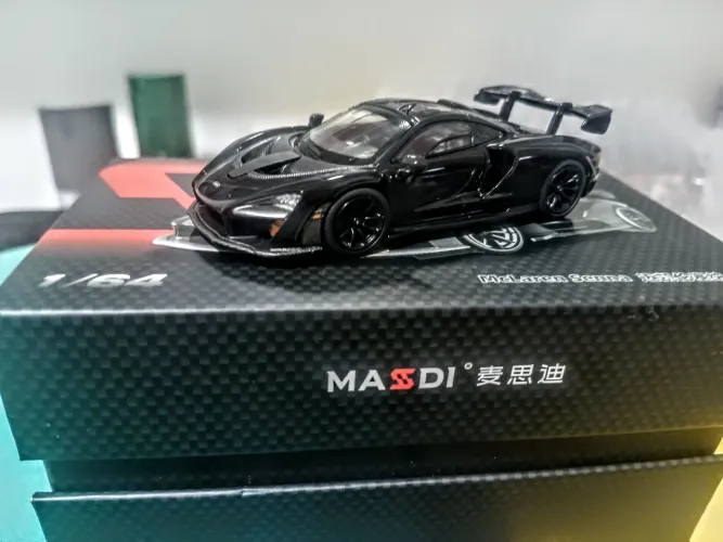 Miniatura Mc Laren Senna Masdi 1 64