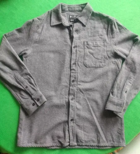 Camisa manga longa em Algodão com Bolso e Manga Longa - TAMANHO P