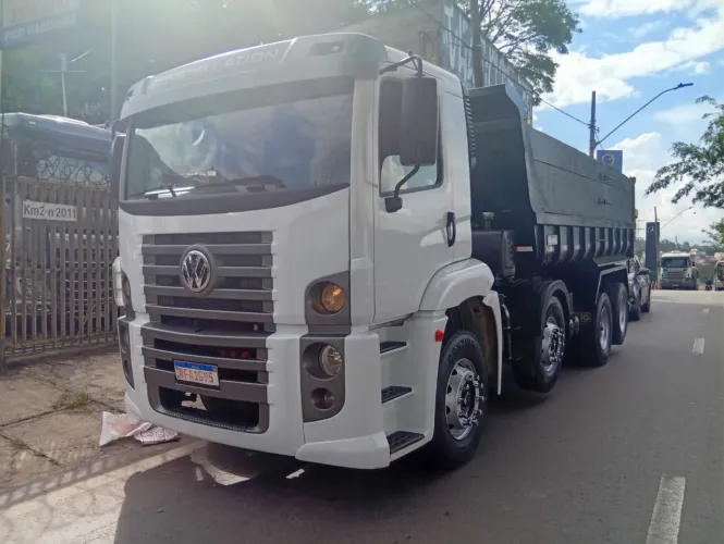 VW 24-330 8x2 Báscula