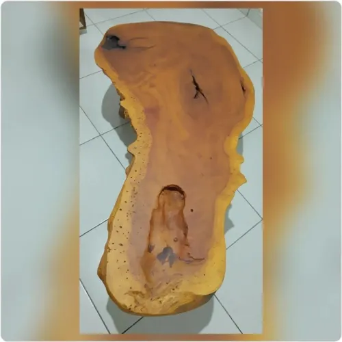 Mesa de Centro Rústica em Madeira Maciça