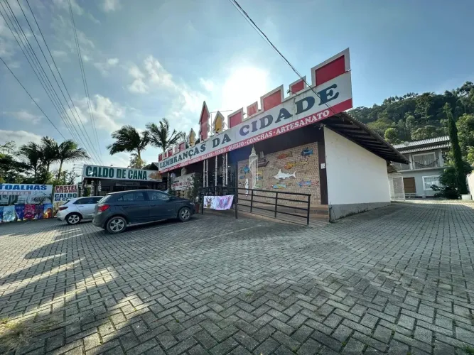 Loja térrea comercial disponível para locação no bairro São Cristóvão, em Balneário Piçarr