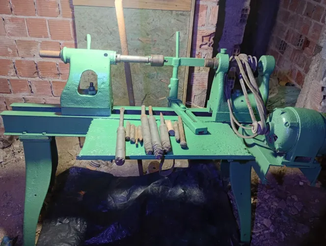 Torno de repuxo de panelas mas moldes de vários tamanhos tamanhos 