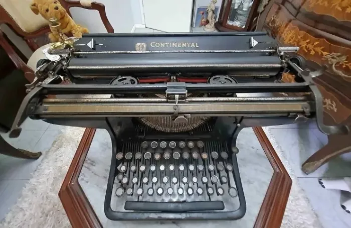 Raríssima Máquina de Escrever CONTINENTAL do início do século