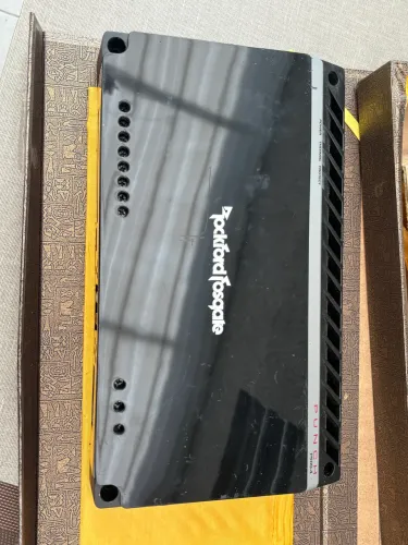 Amplificador Automotivo Rockford Fosgate Punch P500-4 Preto