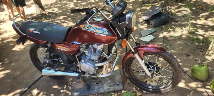 Só troco escapamento Protork estralador semi novo pra troca em um escape GMOTO 