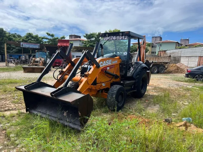 Vendo retroescavadeira case 2010