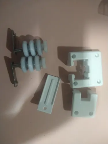 Kit com 2 roldanas triplas e um kit de saída inferior e superior para sacada