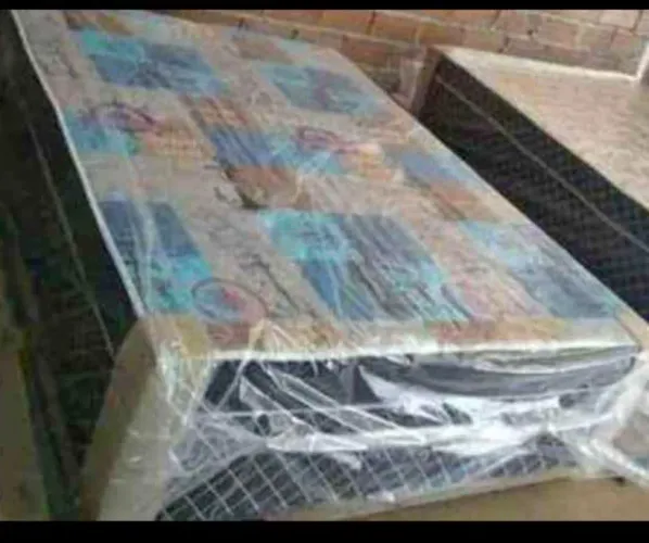Cama Boxcom colchão de espuma