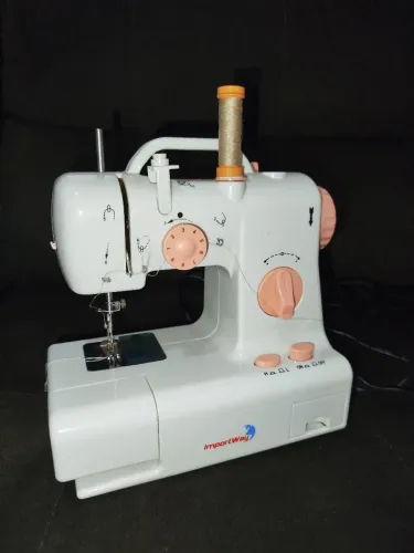Mini máquina de costura