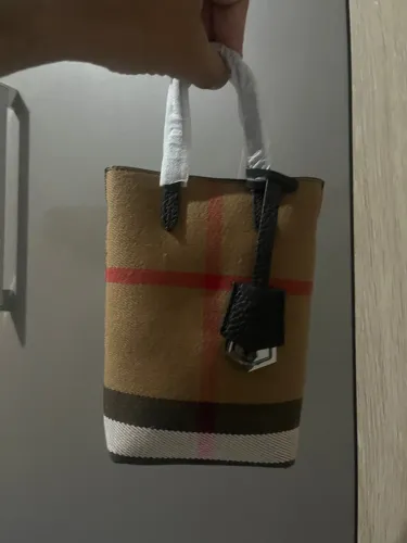 Bolsa Burberry Canvas Mini com alça!   ABAIXEi