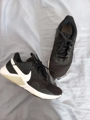 tênis nike legend essential 2