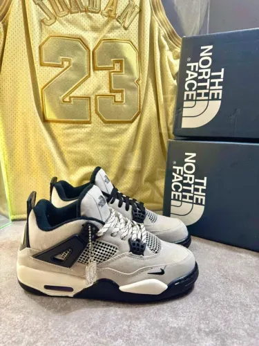 Tênis . Jordan 4