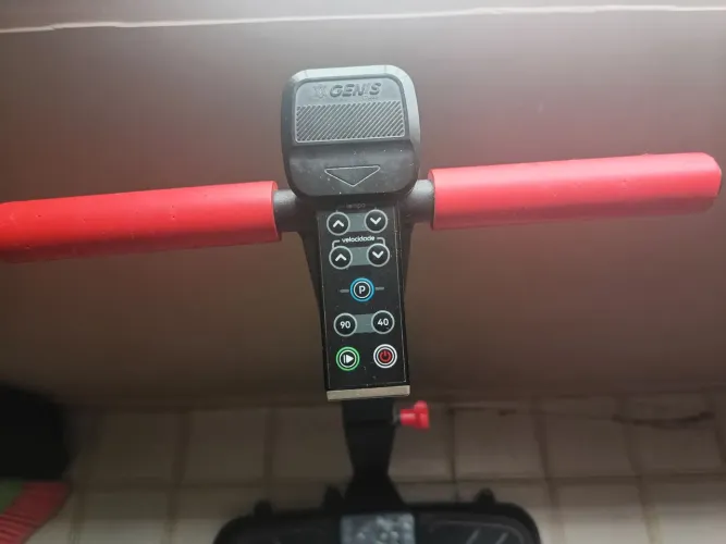 Aparelho de remo com monitor