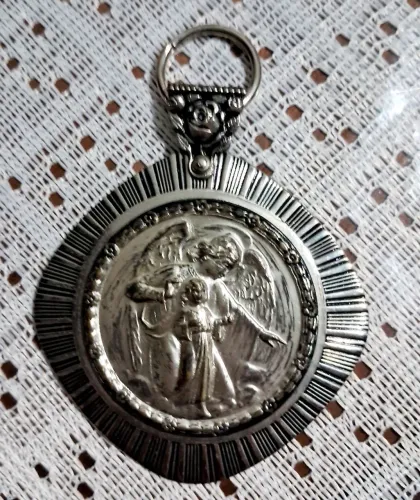 Medalhão Anjo da guarda de berço