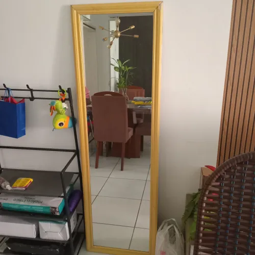 Vende se espelho desapego