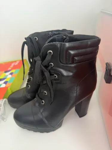 Bota de salto nunca usada