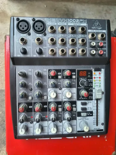 Mesa BEHRINGER