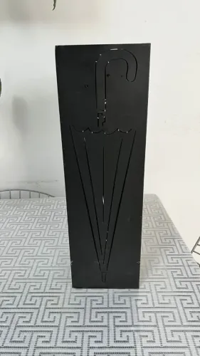 Porta Guarda-Chuva Preto em Aço Inox Desenho Recortado