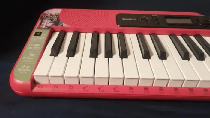 TECLADO MUSICAL Casio CT-S200RD 400 sons 77 ritmos