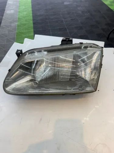 Farol esquerdo Megane 1998
