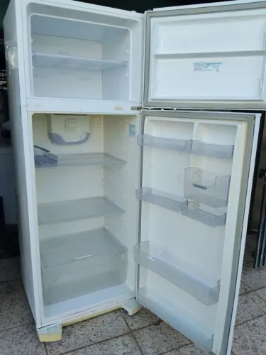 Brasileira Eletrolux gelo seco com ventilador prateleira de acrílico o nome todo