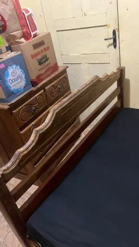 Cama de madeira