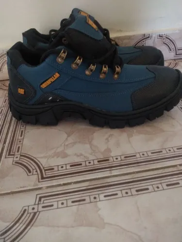 Bota CAT azul e preta