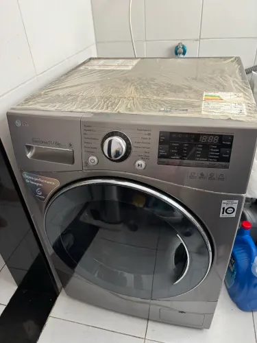 Lava e seca LG com painel travado