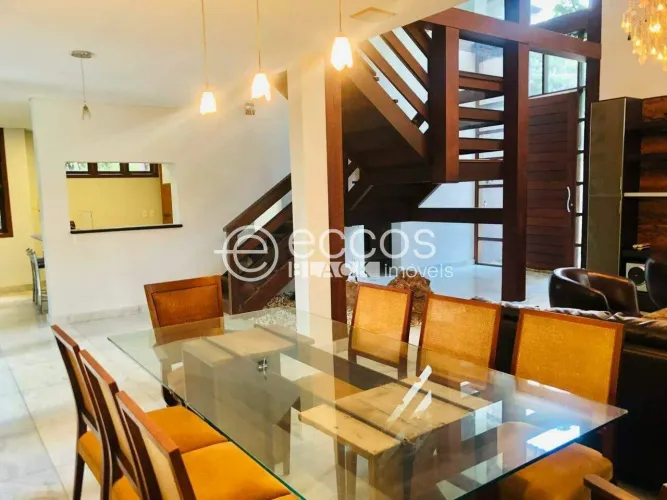 Casa em condomínio à venda, 4 quartos, 2 suítes, 3 vagas, Ville de Montagne - Nova Lima/MG