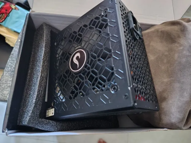 Fonte Gamer Rise Mode Zeus, 550W, 80 plus Bronze Modular