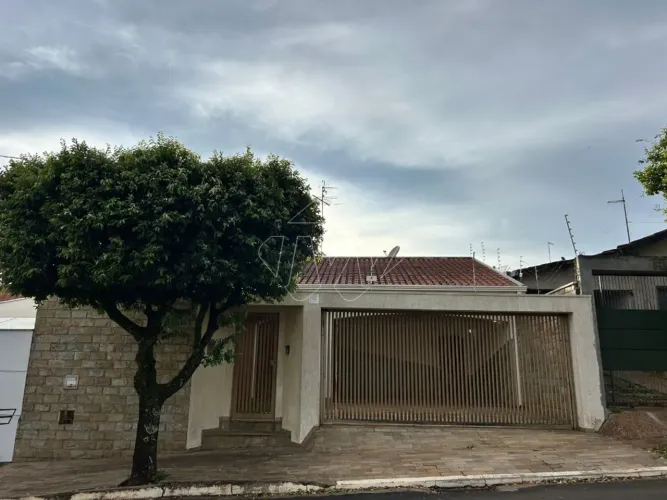 Venda de Casas / Padrão na cidade de Araraquara