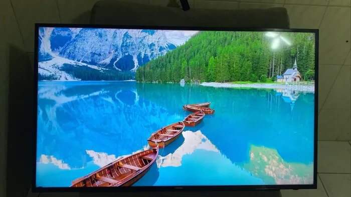 Tv smart 4 k Samsung tizen 50 polegadas detalhe imperceptível
