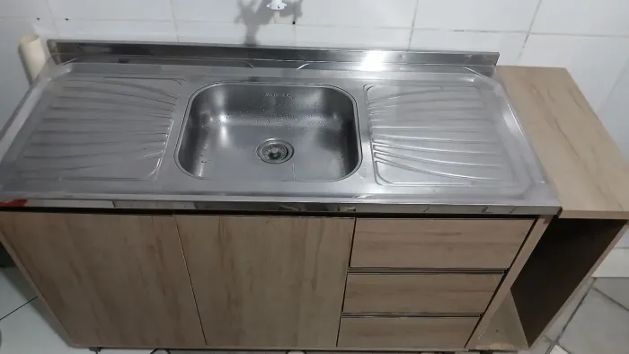 Balcão de cozinha 1,20m Ibiza (Móveis Sul) + Tampo Inox + Toalheiro 20cm