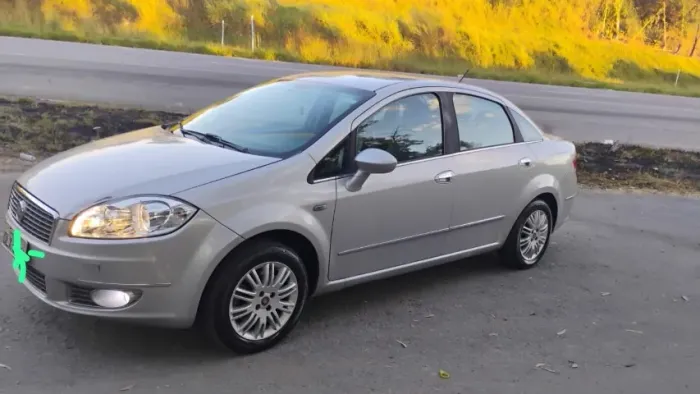 Fiat Linea Essence Dualogic 1.8 Flex 16V 4P 2012