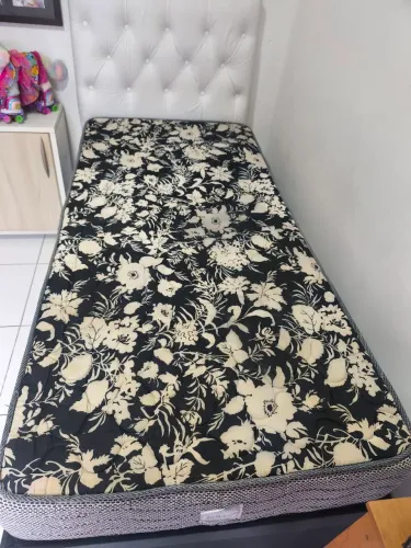Cama de solteiro baú, colchão novo e cabiceira