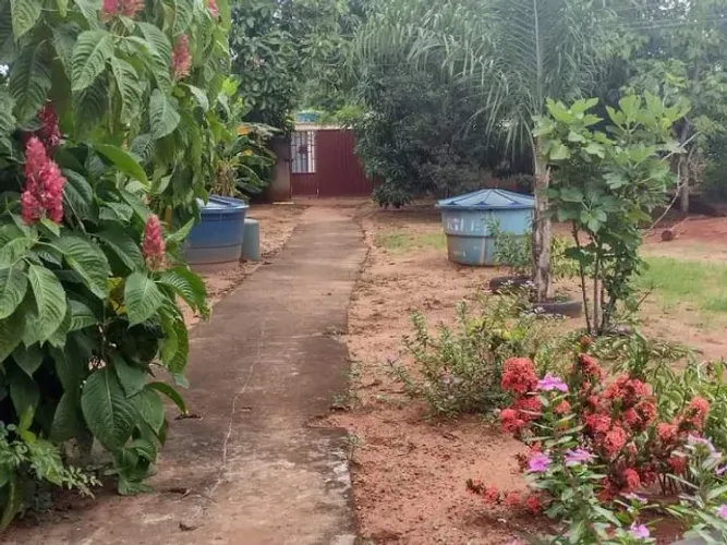Casa com terreno grande em São Simão GO