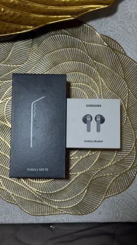 S25 FE (256gb) + Galaxy buds 4