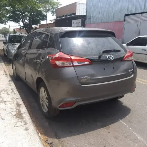 Peças Yaris 2018 Radiador Lanterna Farol Porta Cambio Motor Retrovisor Capo Bobina Tampa