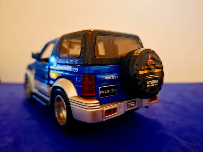 Miniatura Mitsubishi Pajero V6 3000