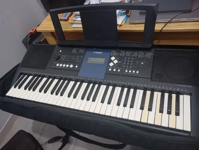 Teclado musical Yamaha e 333