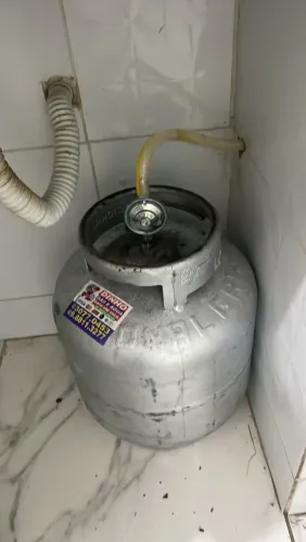 Fogão 4 bocas com o gás cheio 