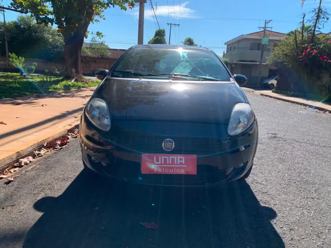 Fiat Punto Attractive 1.4 Fire Flex 8V 5P 2011