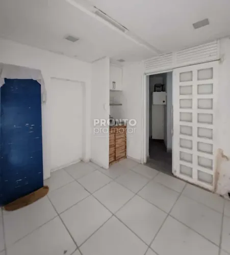 Prédio/Edifício Inteiro em Espinheiro